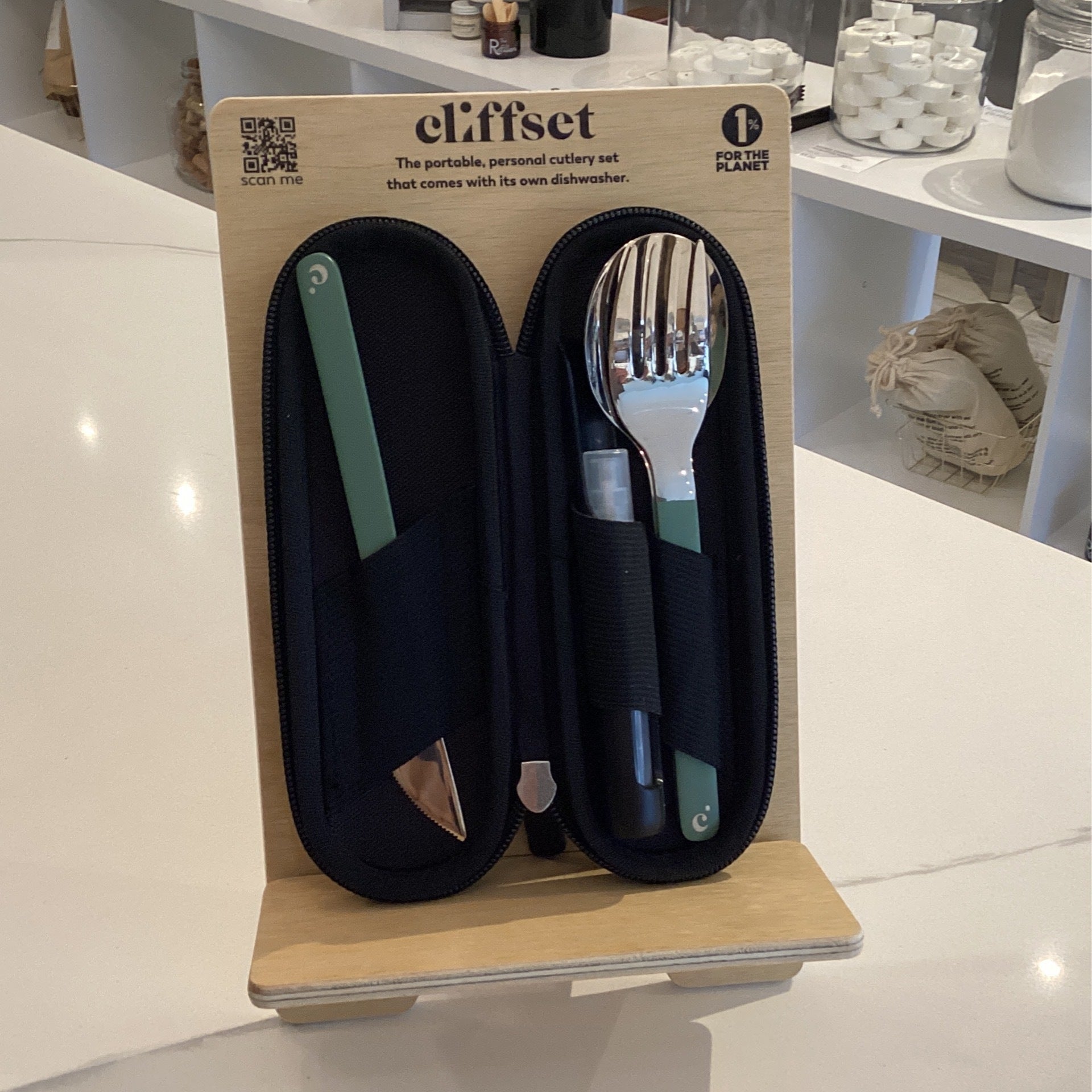 Cliffset's Portable Silverware Set Has a Built-In Dishwasher